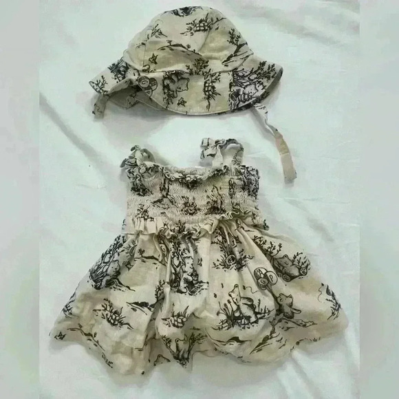 Baby Gap Size 0-3 Months Dress and Hat Set - Picture 2 of 9